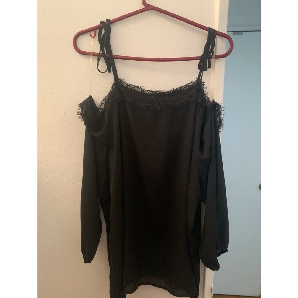 Brand: Fashion to Figure, Black, off the shoulder top Size 2 (US size 18-20)